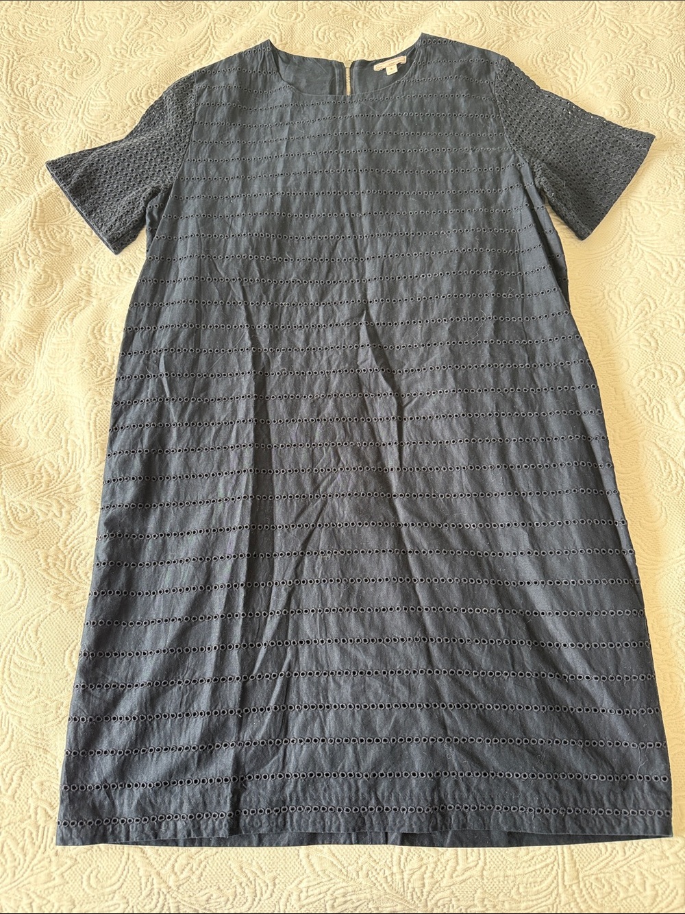 GAP Navy Blue Eyelet Shift Dress Short Sleeve A-Line Back Zip Size 6